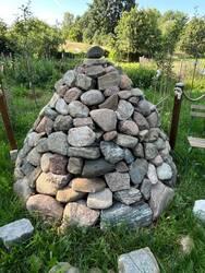 Feldsteinpyramide.jpg